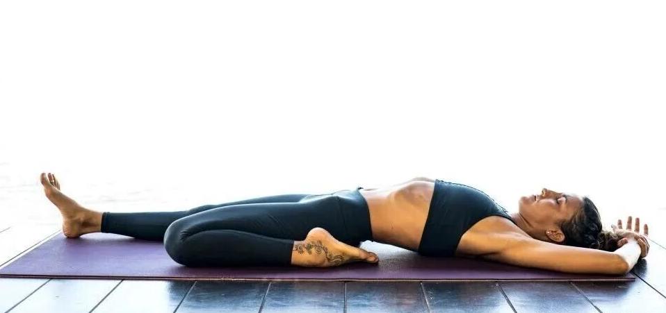 6 Full-Body Stretching Exercises to Relax Your Neck, Shoulders, and Back